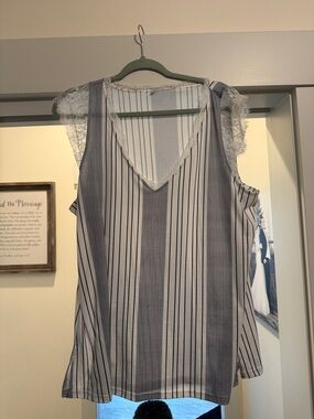 Striped Lace-Trim V-Neck Tank - White & Navy